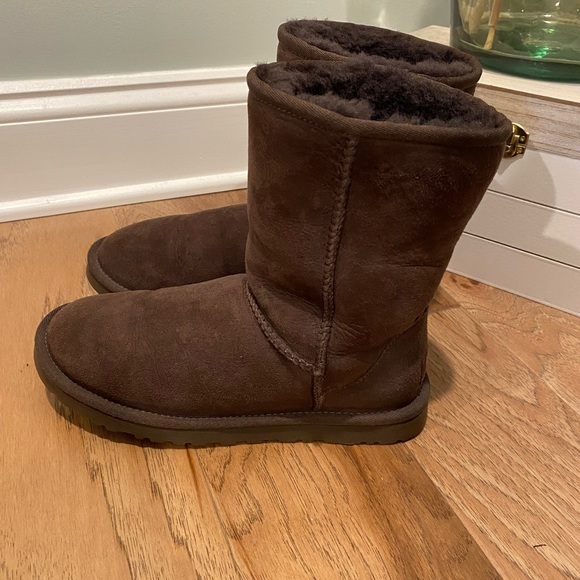 Chocolate Brown UGG Boots Classic Short Women Size 6 - Picture 3 of 9